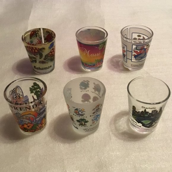 Colorful lot of 6 advertising shot glasses - Bahamas, Maui, Honduras, etc. - Picture 4 of 7